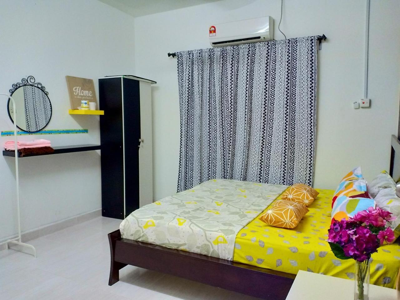 Casa Inderaloka Pantai Batu Buruk Apartman Kuala Terengganu Kültér fotó