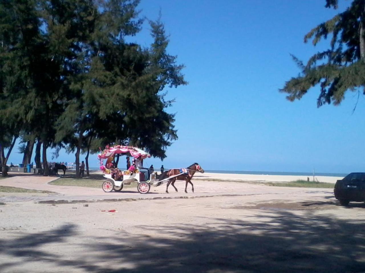 Casa Inderaloka Pantai Batu Buruk Apartman Kuala Terengganu Kültér fotó